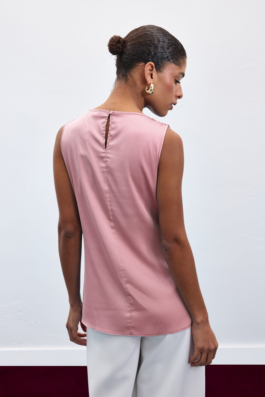 Sateen Blouse Sans Manches avec Détail Accessoire - Rose