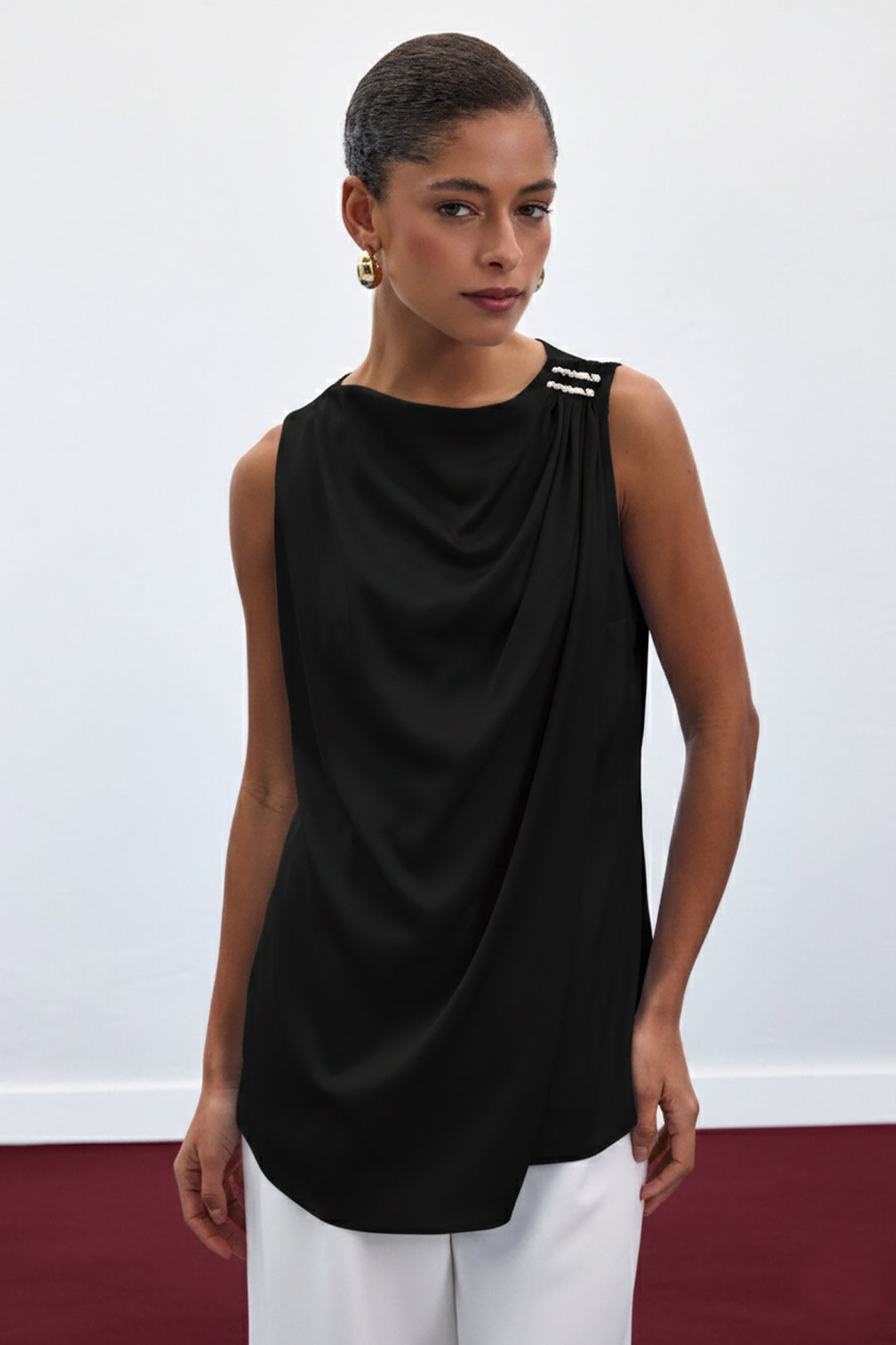 Sateen Blouse Sans Manches avec Détail Accessoire - Noir