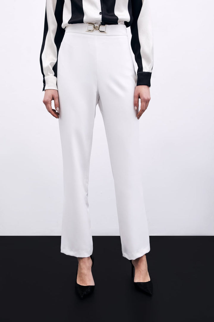 Sateen Pantalon avec détails d'accessoire - Écru
