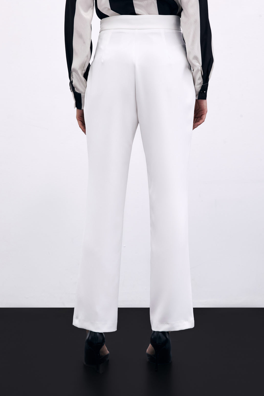 Sateen Pantalon avec détails d'accessoire - Écru