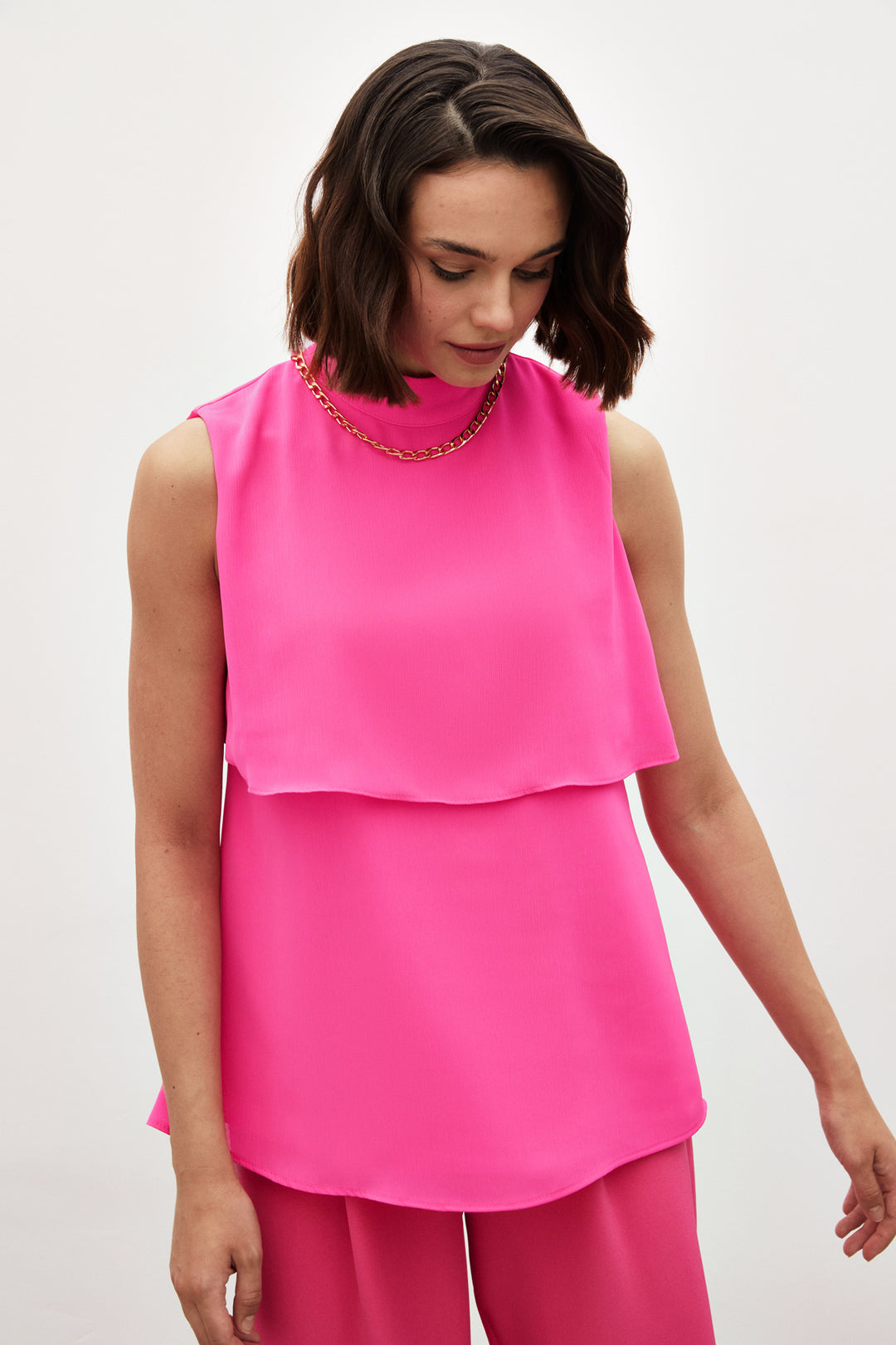 Sateen Blouse volantée avec détails d'accessoires - Fuchsia