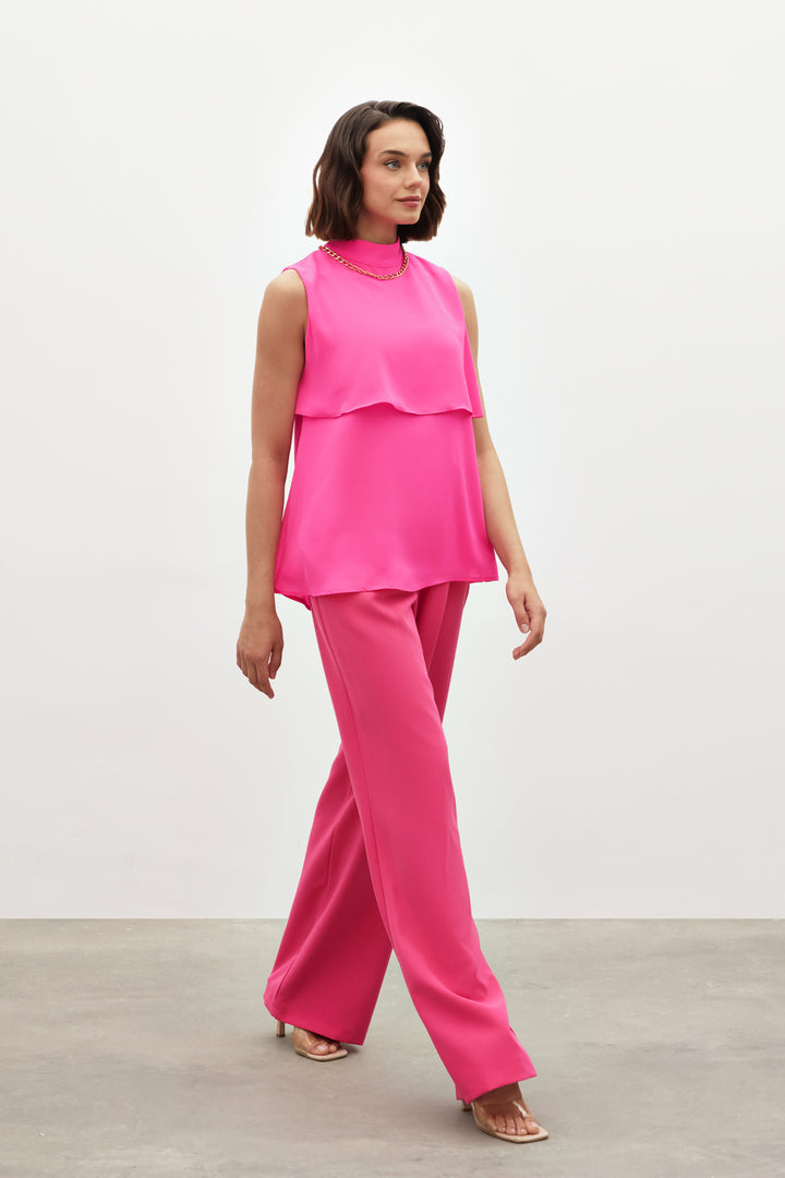 Sateen Blouse volantée avec détails d'accessoires - Fuchsia