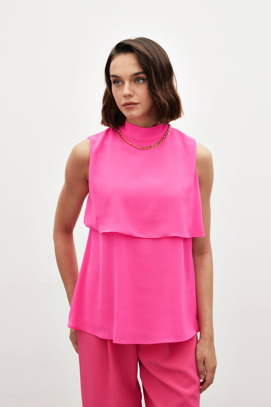 Sateen Blouse volantée avec détails d'accessoires - Fuchsia