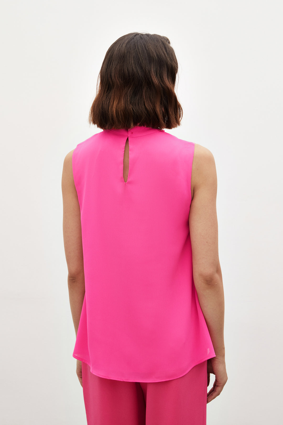 Sateen Blouse volantée avec détails d'accessoires - Fuchsia
