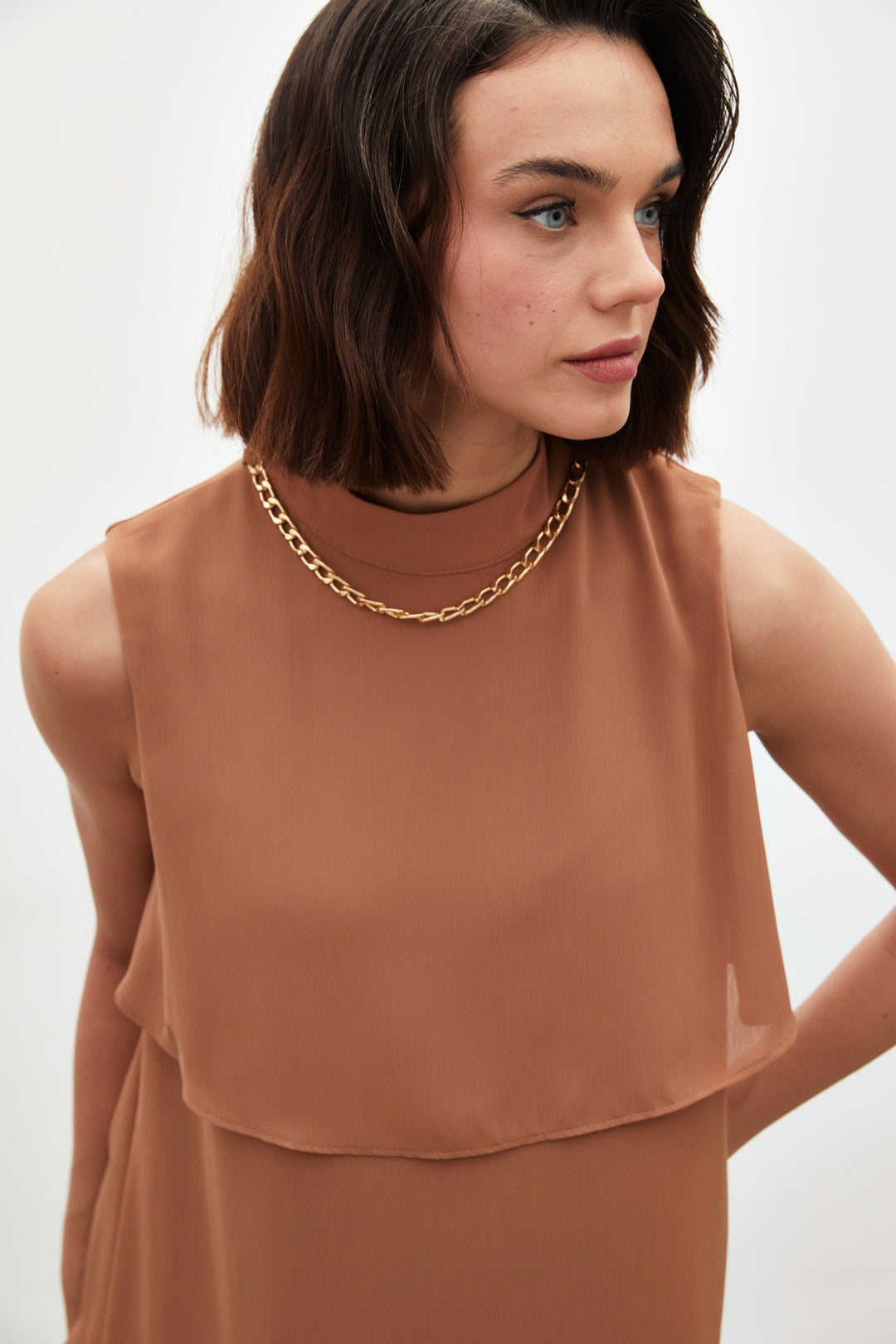 Sateen Blouse Volante avec Détails Accessoires - Marron