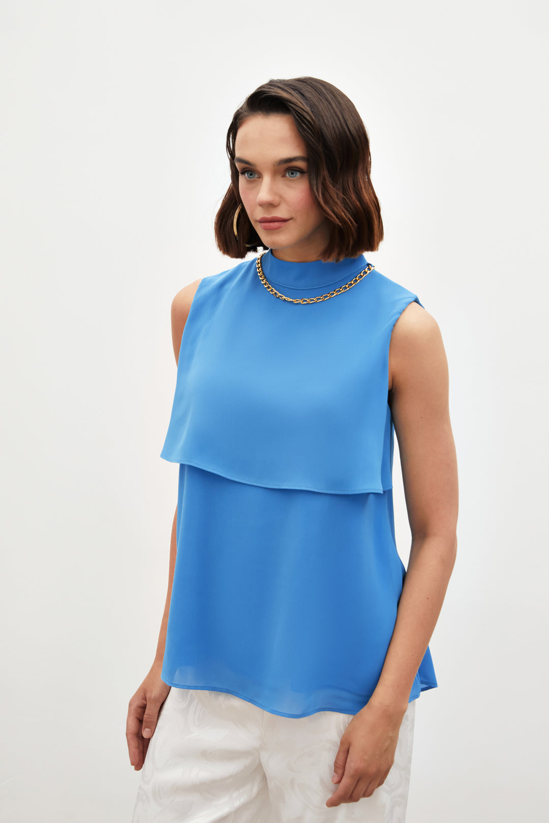 Sateen Blouse volantée avec détails d'accessoires - Bleu