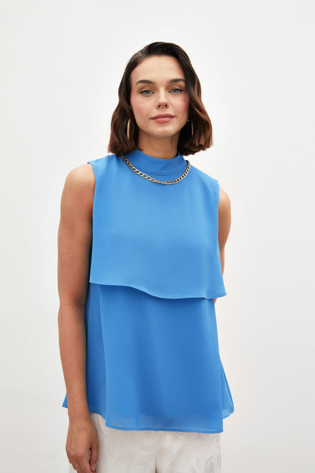 Sateen Blouse volantée avec détails d'accessoires - Bleu