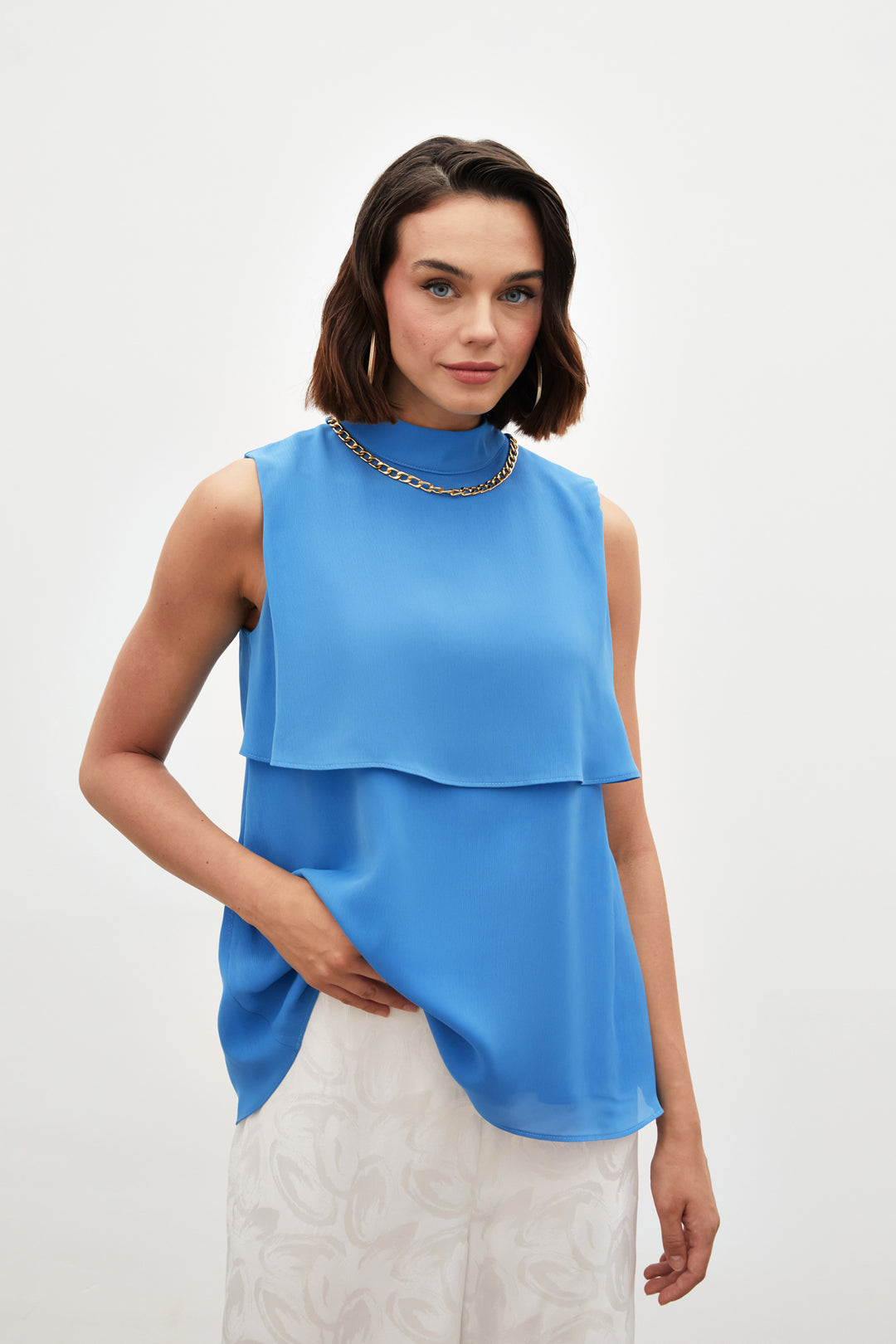 Sateen Blouse volantée avec détails d'accessoires - Bleu