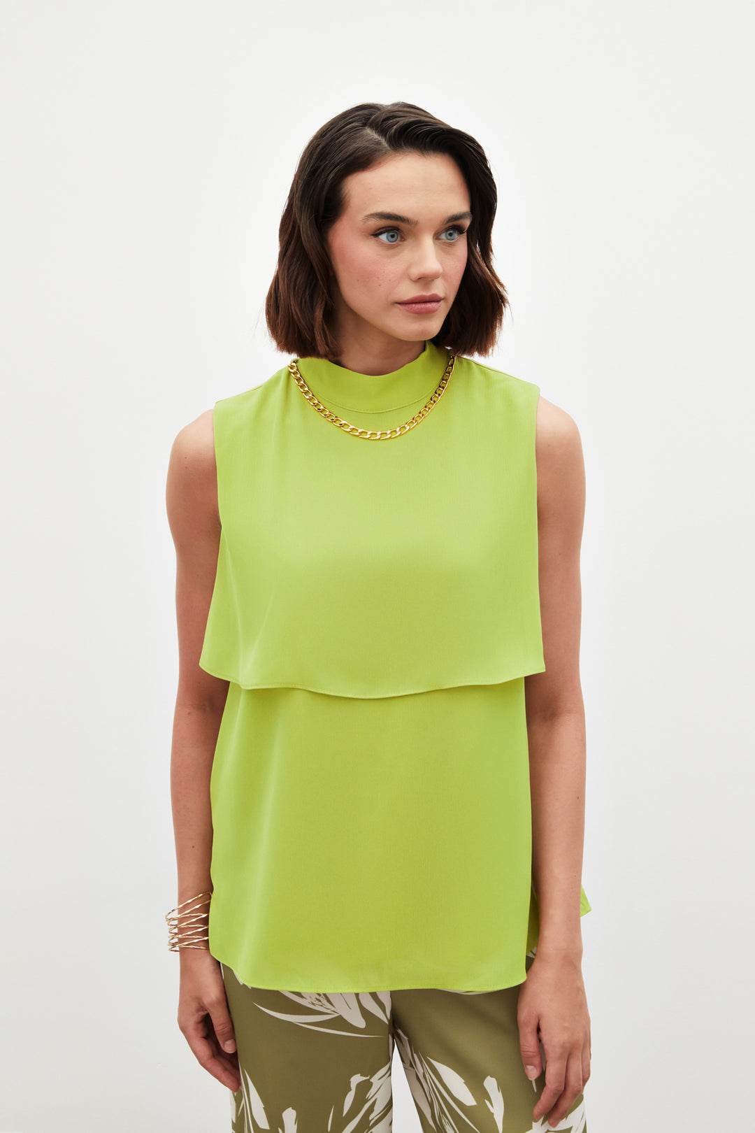 Sateen Blouse volantée avec détails d'accessoires - yag Vert