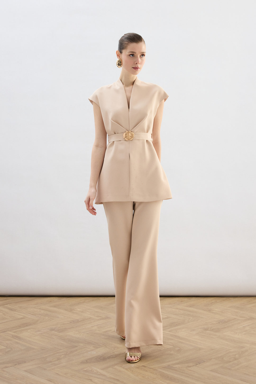 Sateen Blouse Sans Manches Avec Ceinture - Beige