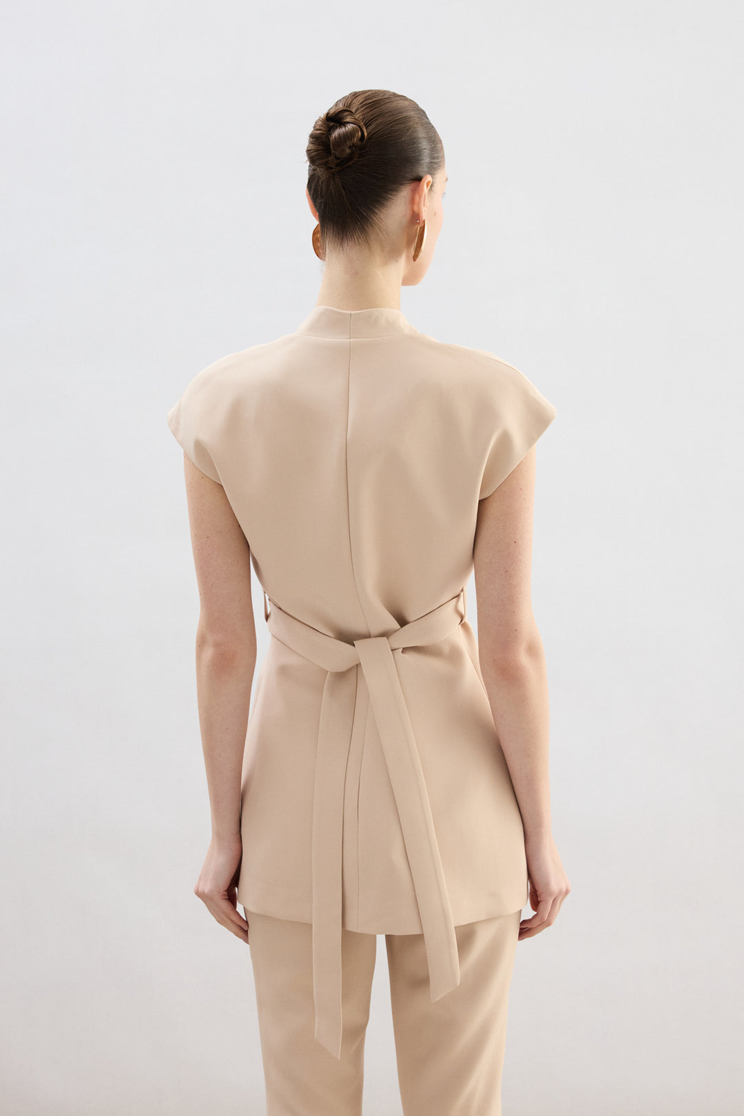 Sateen Blouse Sans Manches Avec Ceinture - Beige