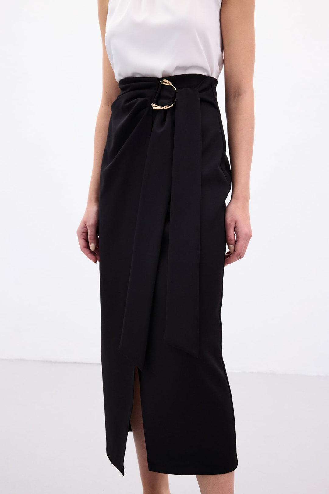 Sateen Jupe Fendue avec Ceinture Accessoire - Noir