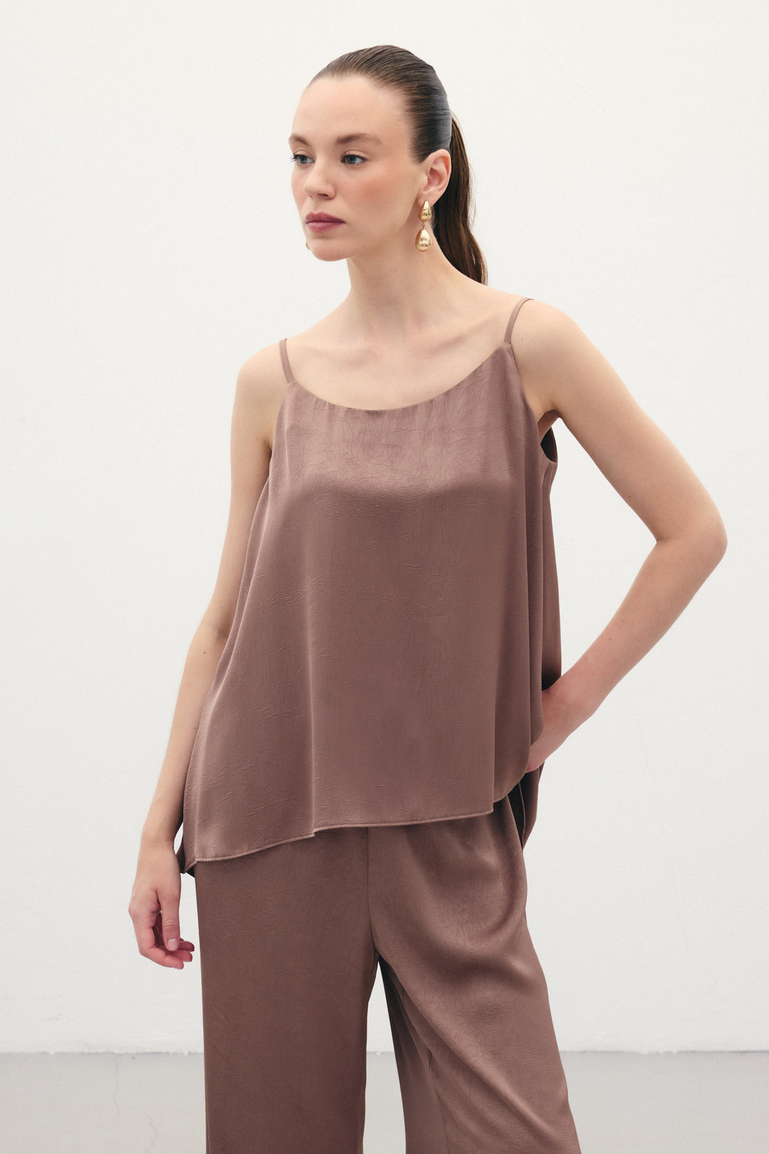 Sateen Débardeur Satiné à Bretelles - Marron