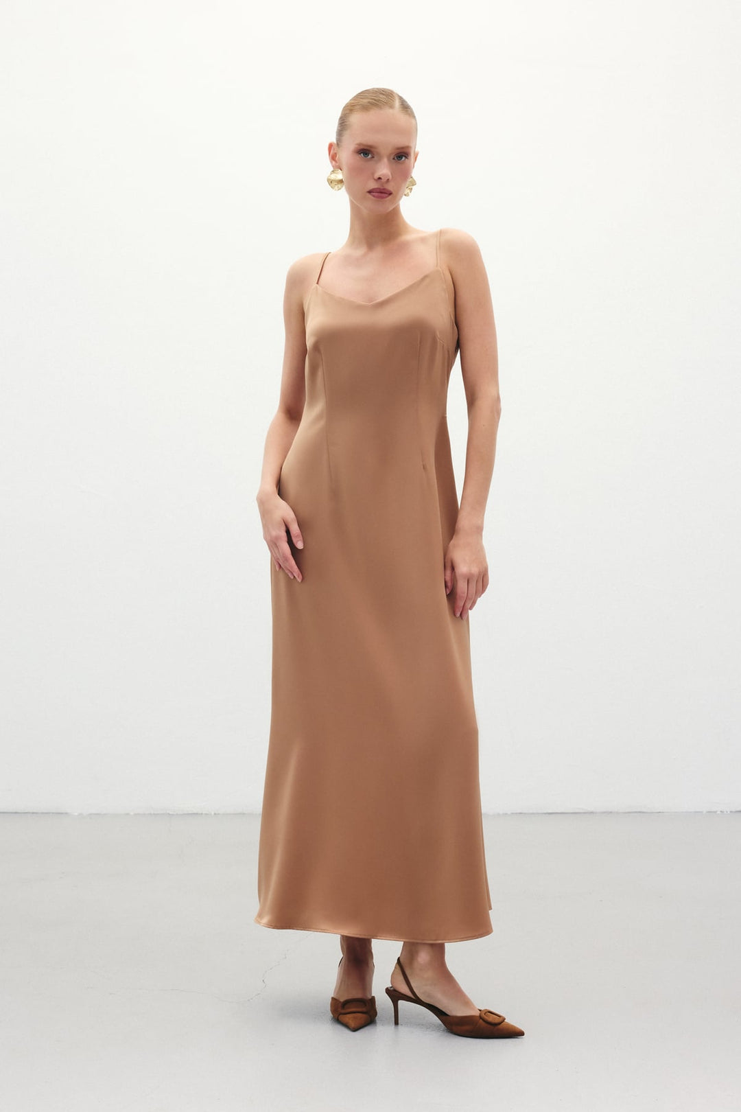 Sateen Robe Longue en Satin à Bretelles - camel