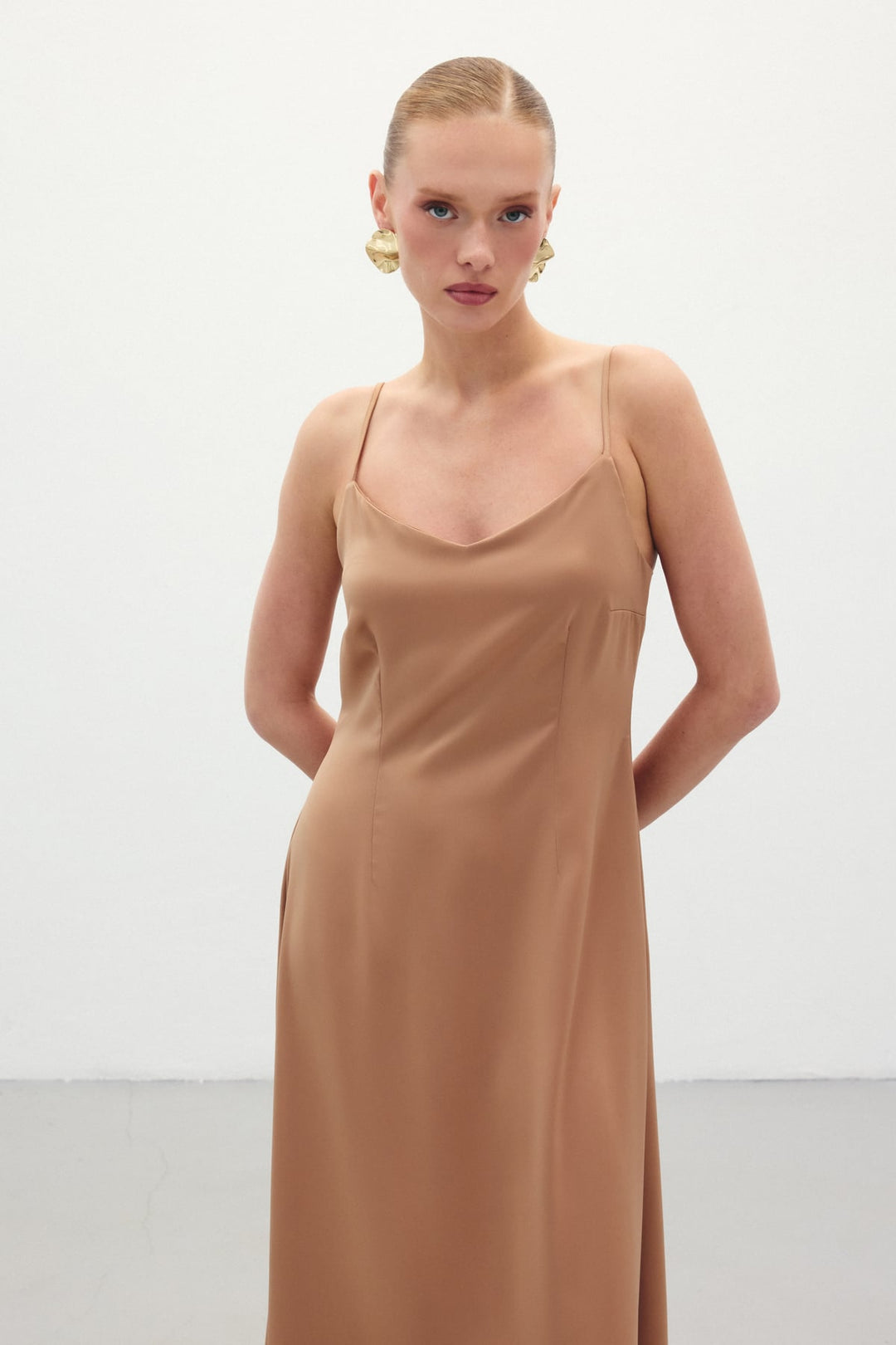 Sateen Robe Longue en Satin à Bretelles - camel