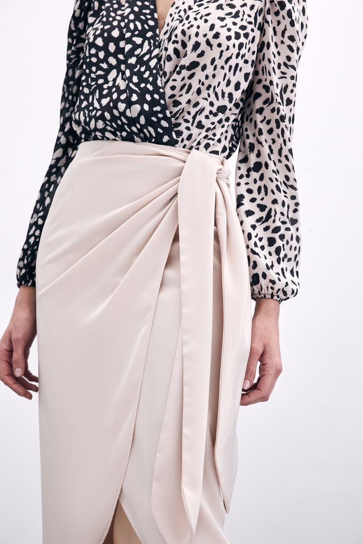 Sateen Jupe Croisée avec Détails à Nouer - Beige