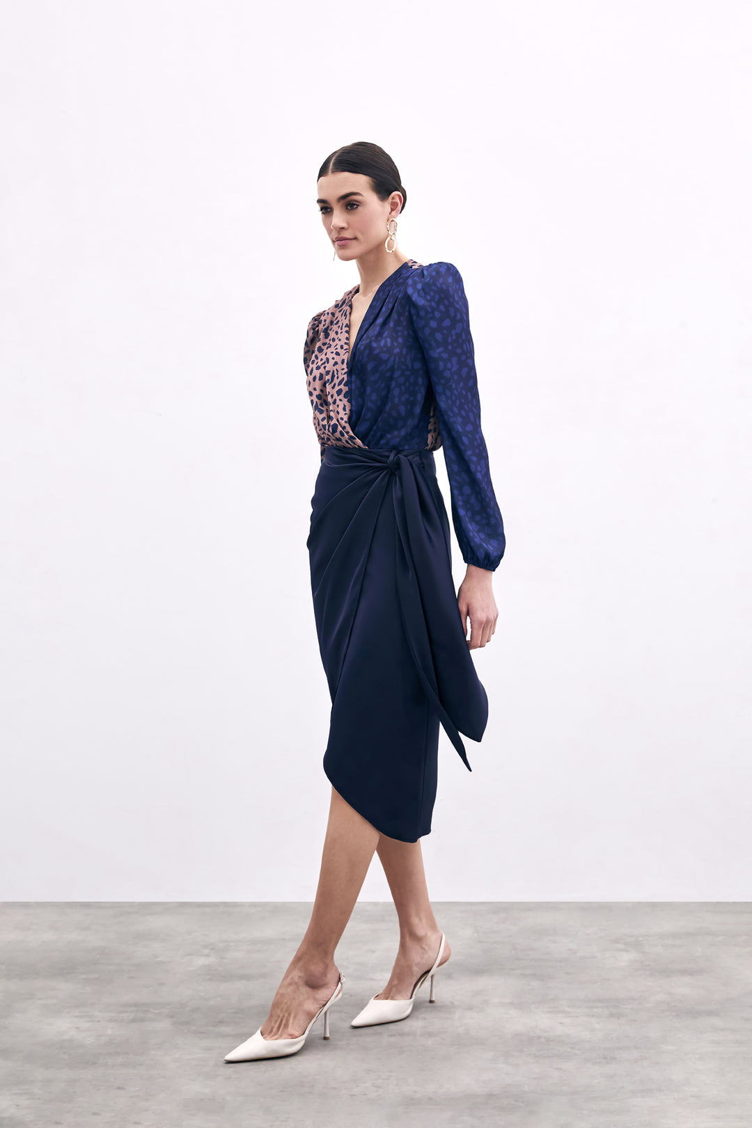 Sateen Jupe Croisée avec Détails à Nouer - Bleu marine