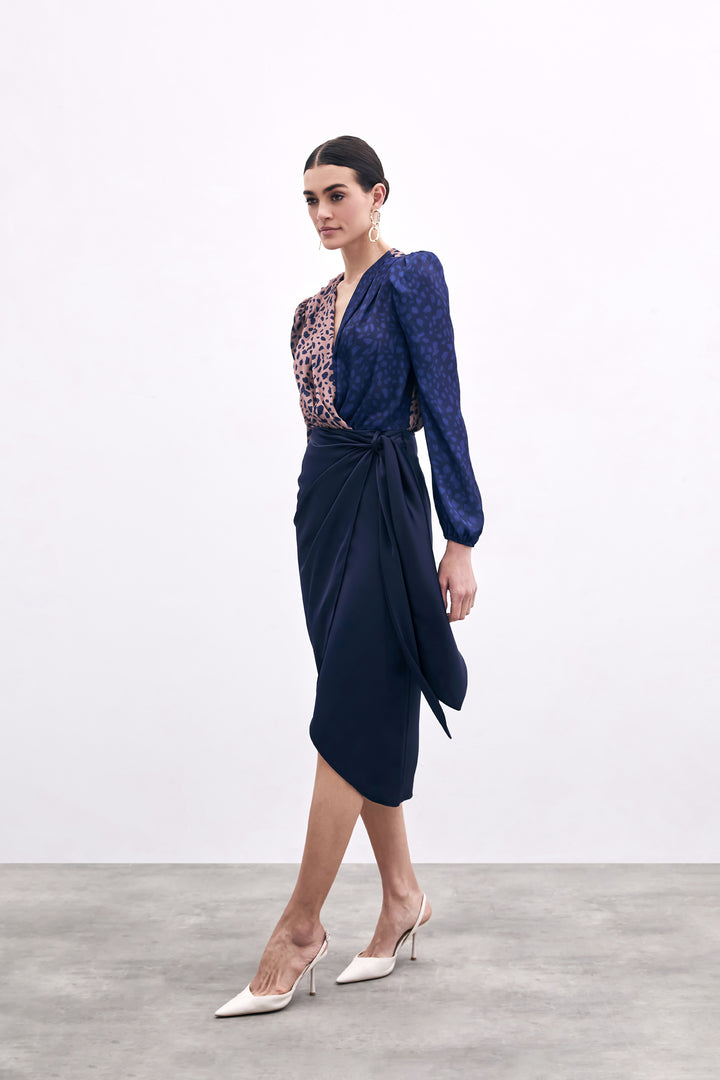 Sateen Jupe Croisée avec Détails à Nouer - Bleu marine