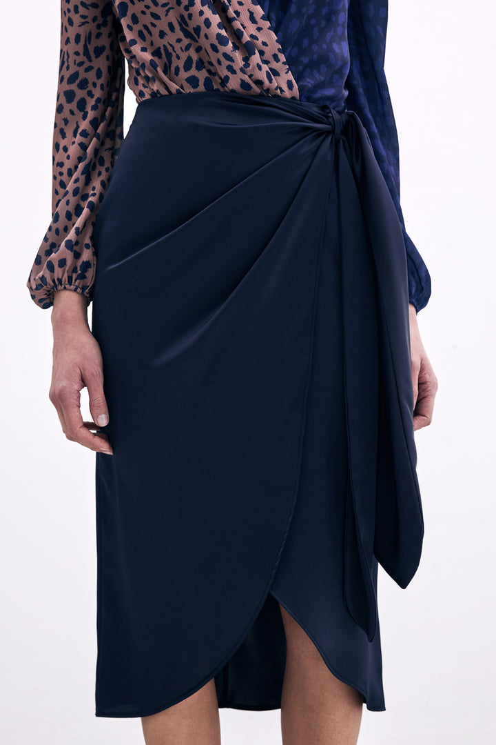 Sateen Jupe Croisée avec Détails à Nouer - Bleu marine