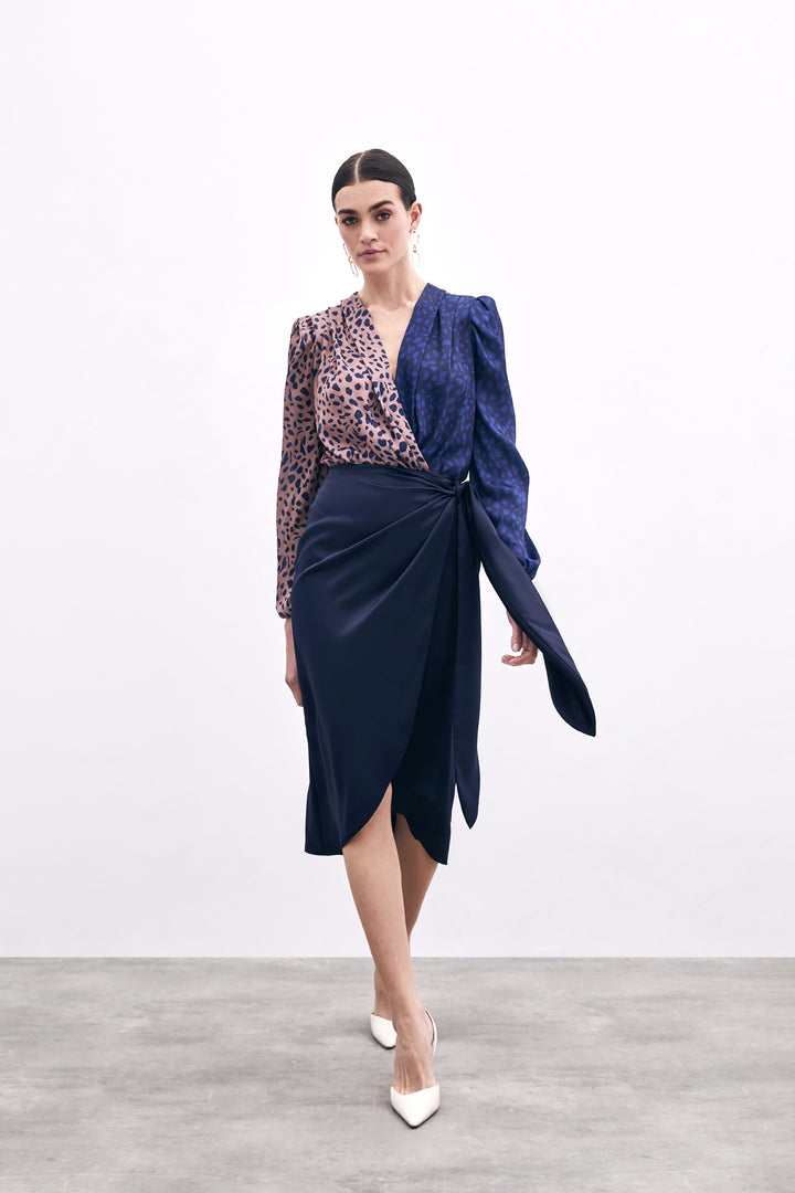 Sateen Jupe Croisée avec Détails à Nouer - Bleu marine