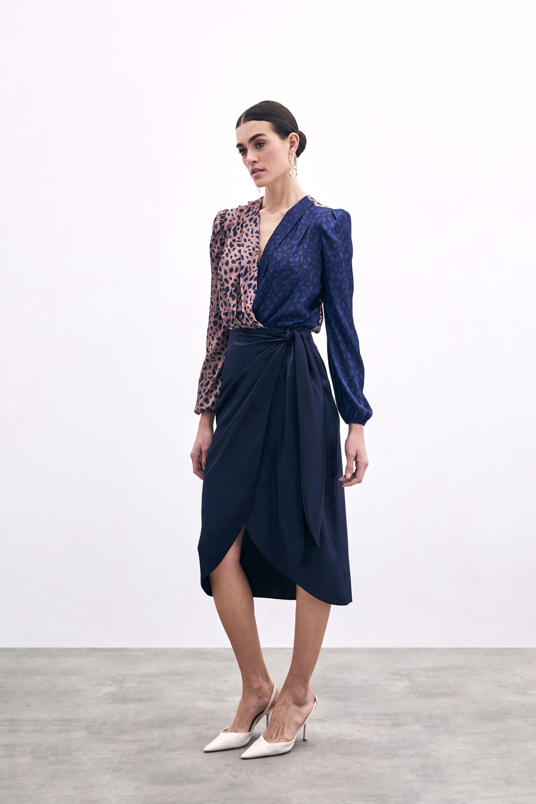 Sateen Jupe Croisée avec Détails à Nouer - Bleu marine