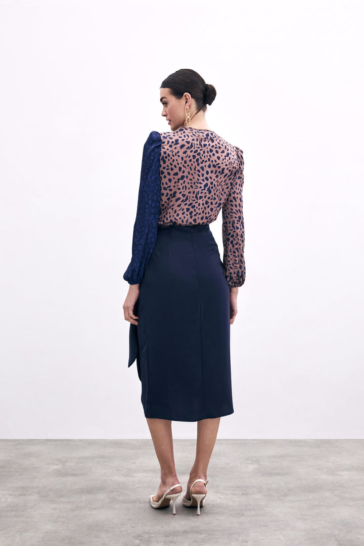 Sateen Jupe Croisée avec Détails à Nouer - Bleu marine