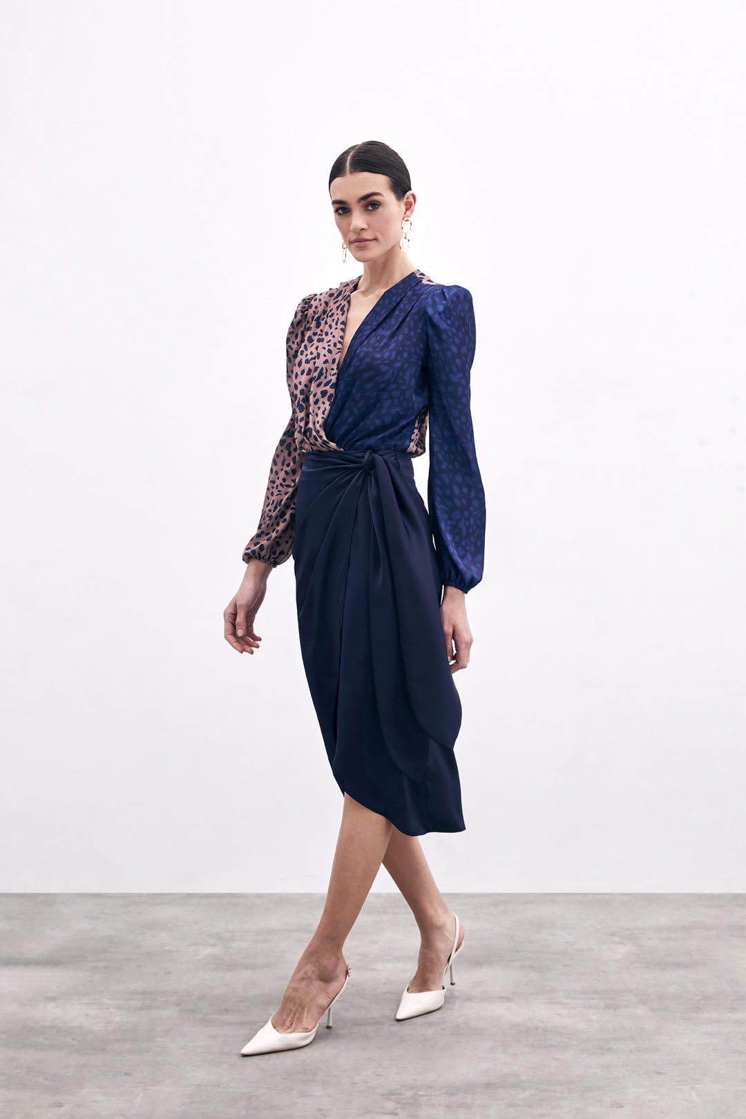 Sateen Jupe Croisée avec Détails à Nouer - Bleu marine
