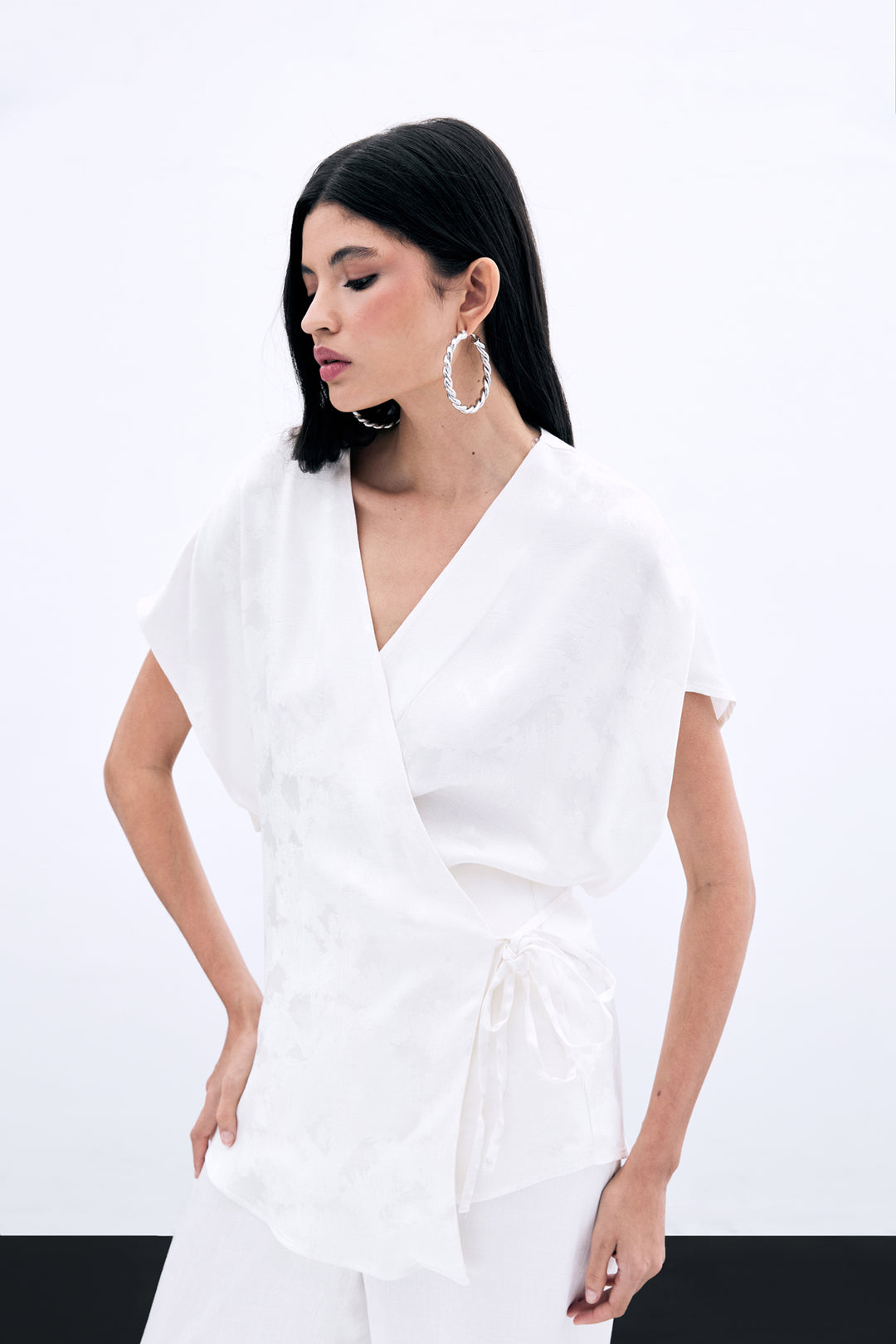Sateen Blouse en satin jacquard à nouer - Écru