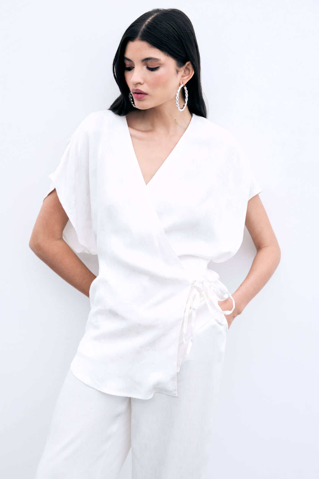 Sateen Blouse en satin jacquard à nouer - Écru