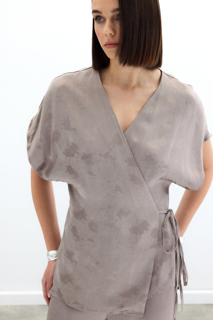 Sateen Blouse en satin jacquard à nouer - Vison