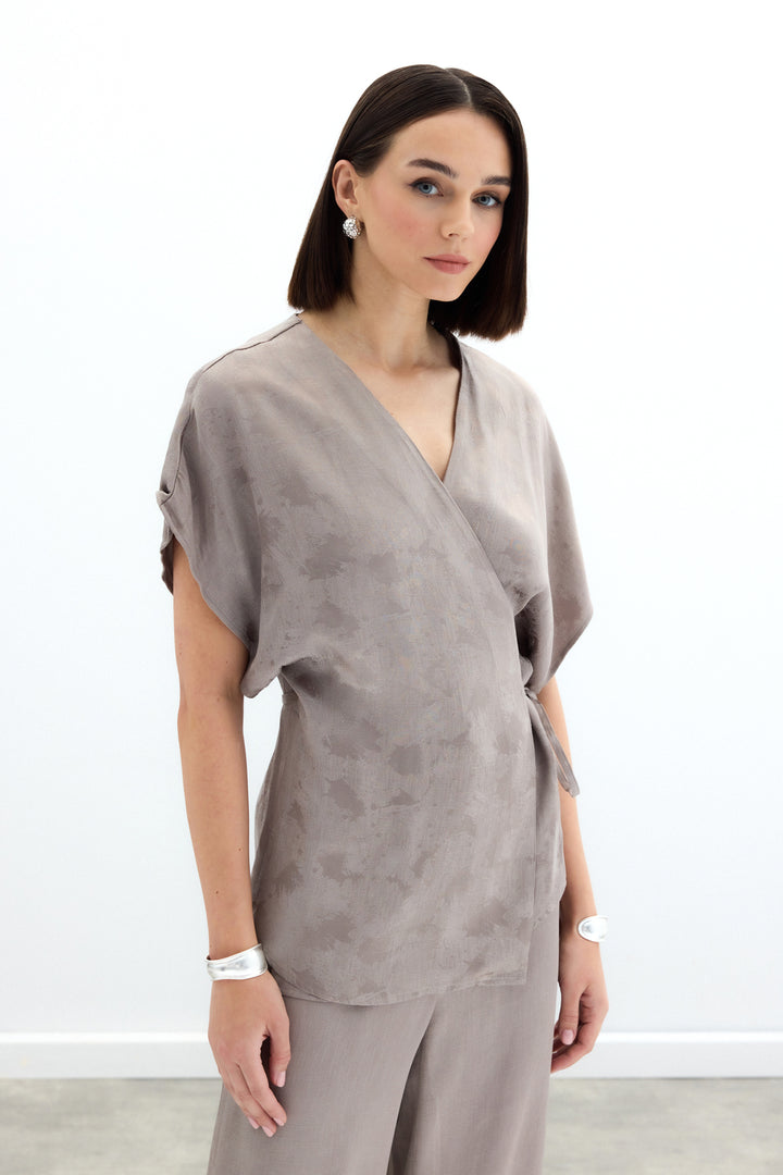Sateen Blouse en satin jacquard à nouer - Vison