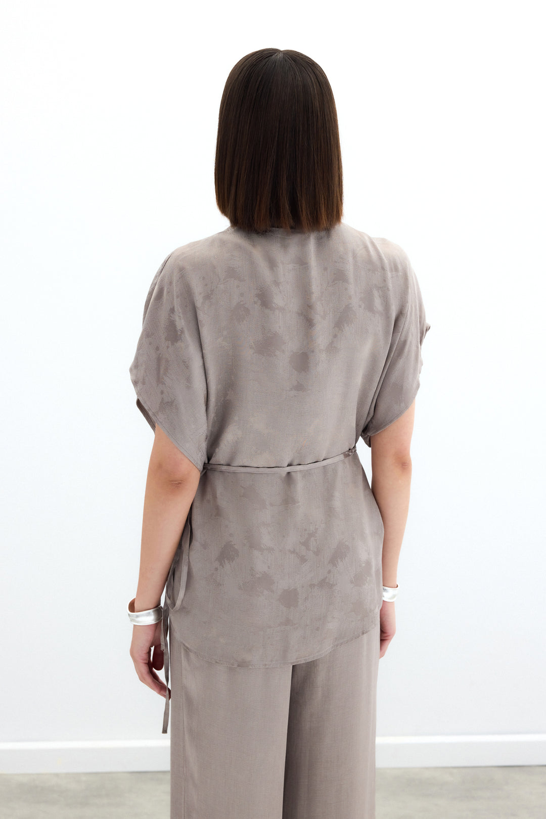 Sateen Blouse en satin jacquard à nouer - Vison