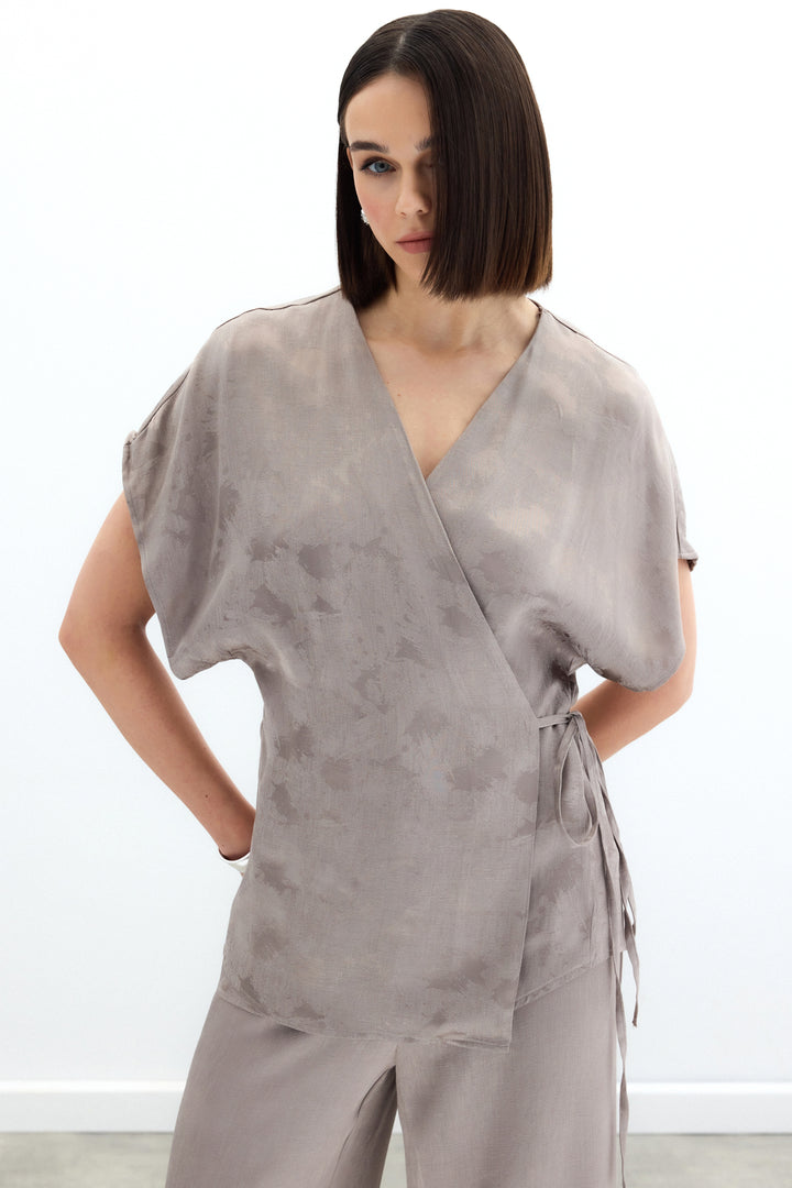 Sateen Blouse en satin jacquard à nouer - Vison