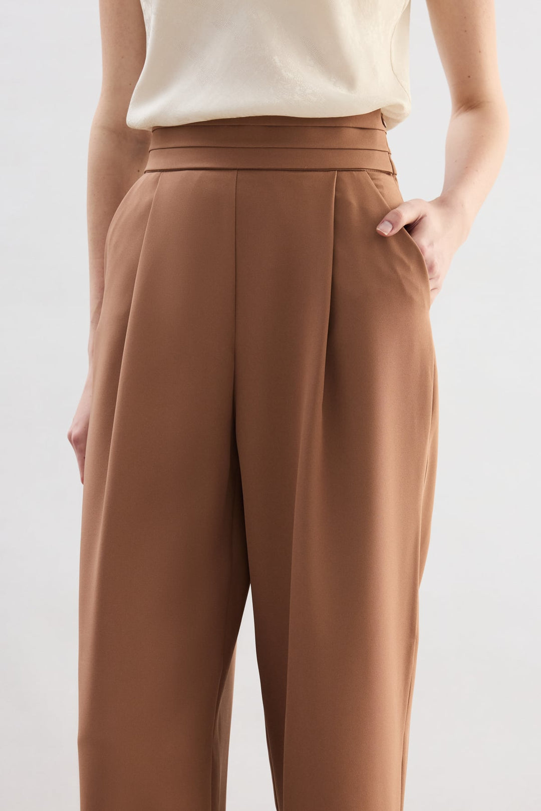 Sateen Pantalon à poches avec détail de taille - camel