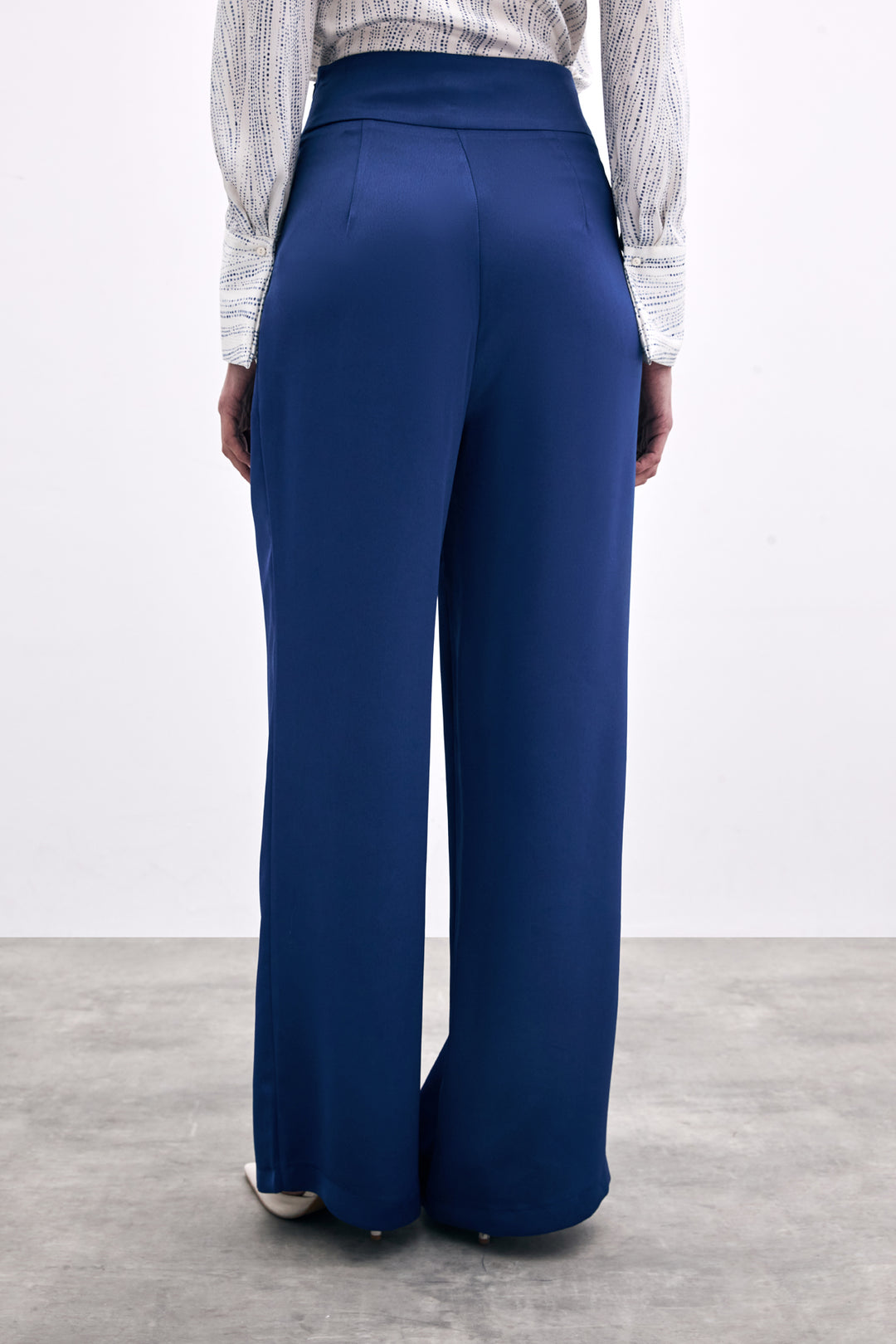 Sateen Pantalon en satin crêpe avec ceinture à la taille - Bleu marine