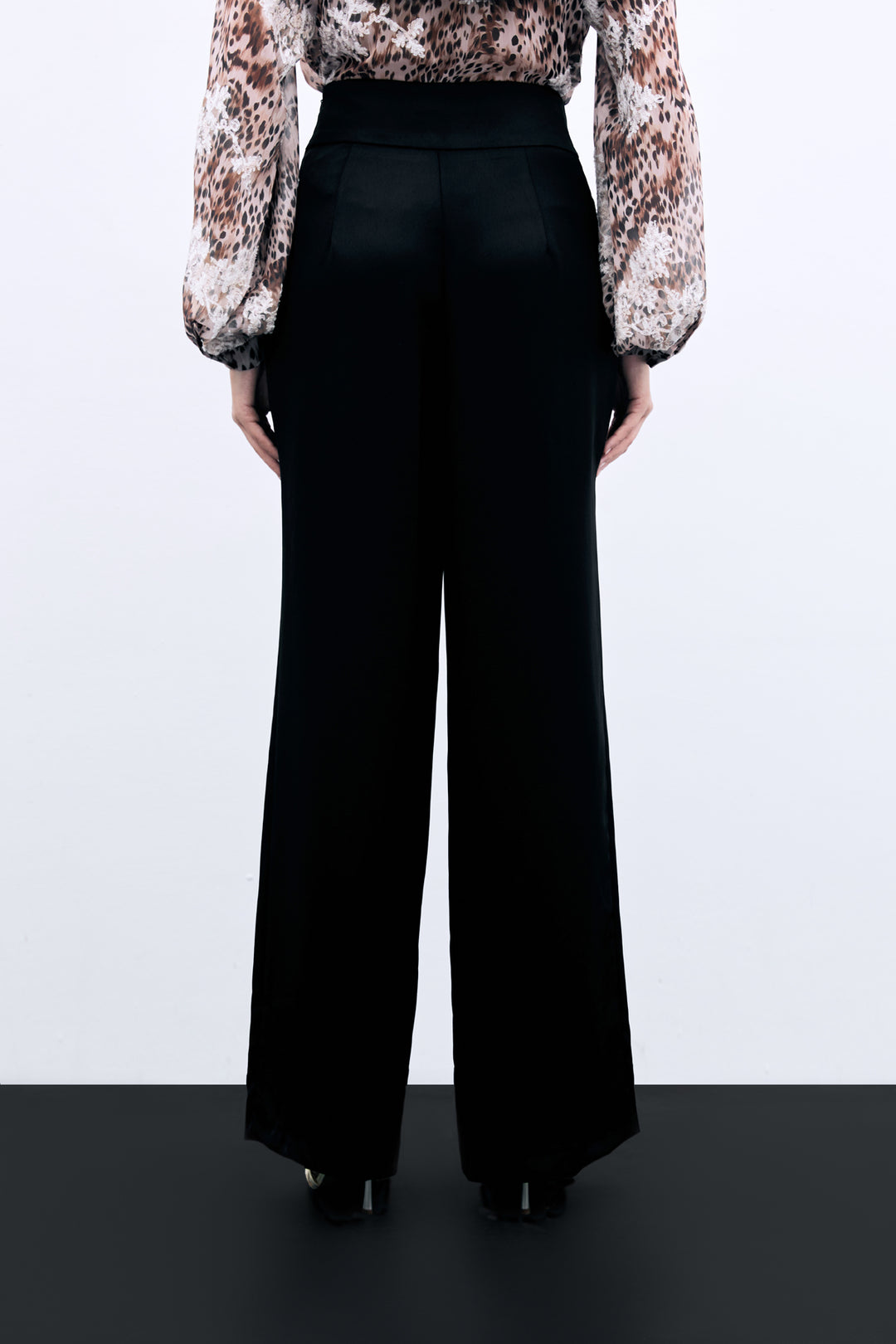 Sateen Pantalon en crêpe satin avec ceinture à la taille - Noir