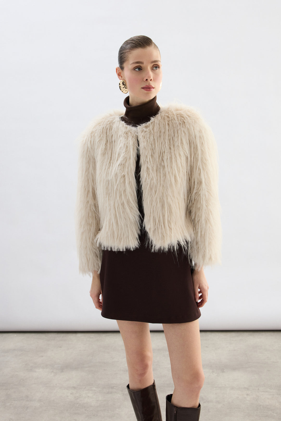 Sateen Manteau en fourrure synthétique à col rond - Pierre