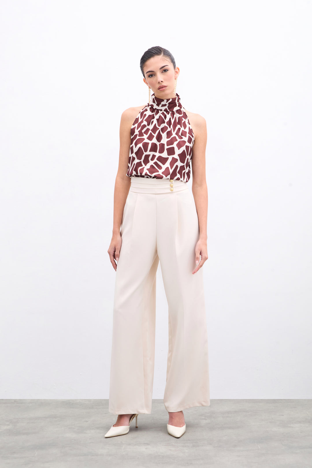 Sateen Blouse sans manches à col montant - Beige-Marron