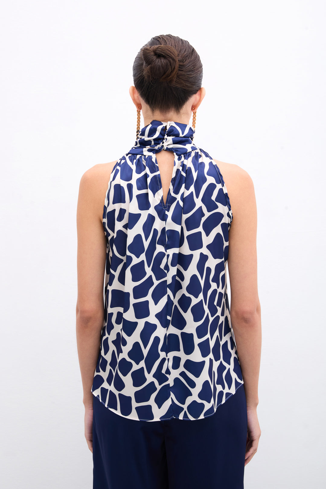 Sateen Blouse sans manches à col montant - Beige / Bleu marine