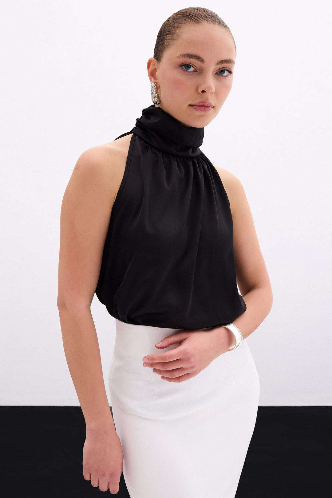 Sateen Blouse Sans Manches à Col Montant - Noir