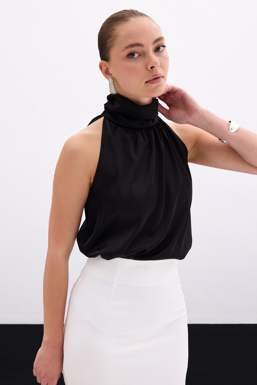 Sateen Blouse Sans Manches à Col Montant - Noir