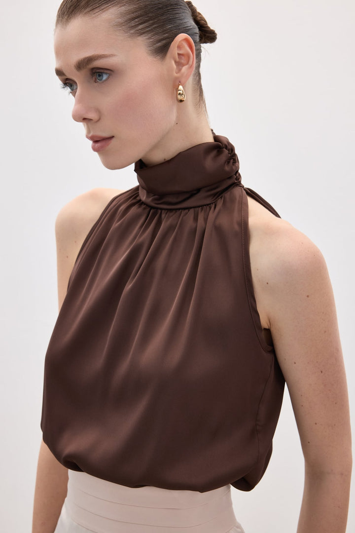 Sateen Blouse sans manches à col montant - Marron