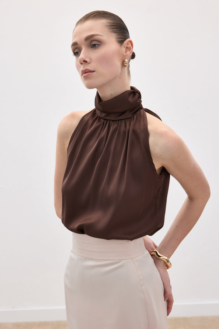 Sateen Blouse sans manches à col montant - Marron