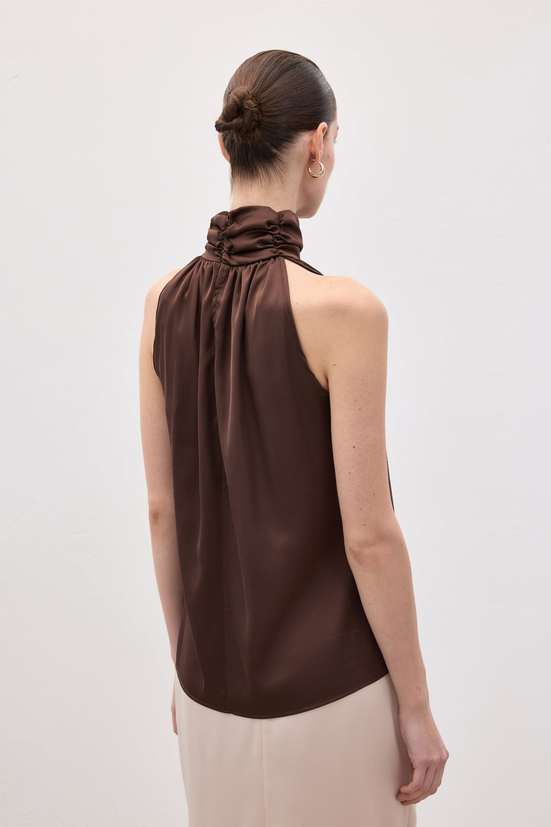 Sateen Blouse sans manches à col montant - Marron