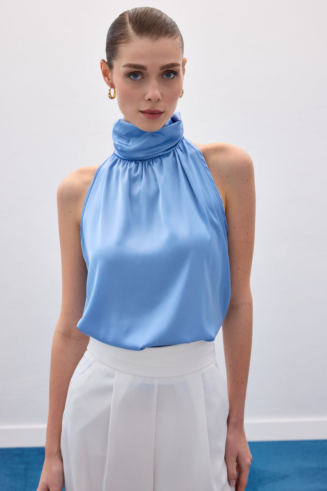 Sateen Blouse sans manches à col montant - Bleu