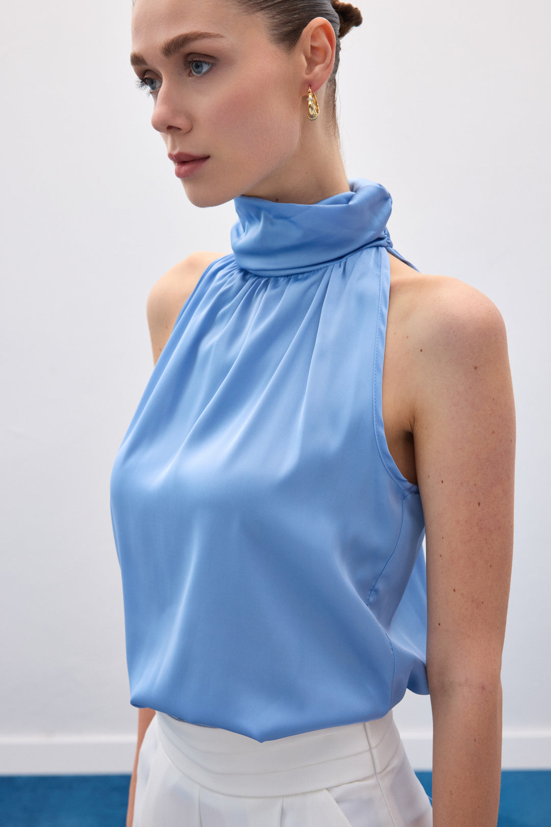 Sateen Blouse sans manches à col montant - Bleu
