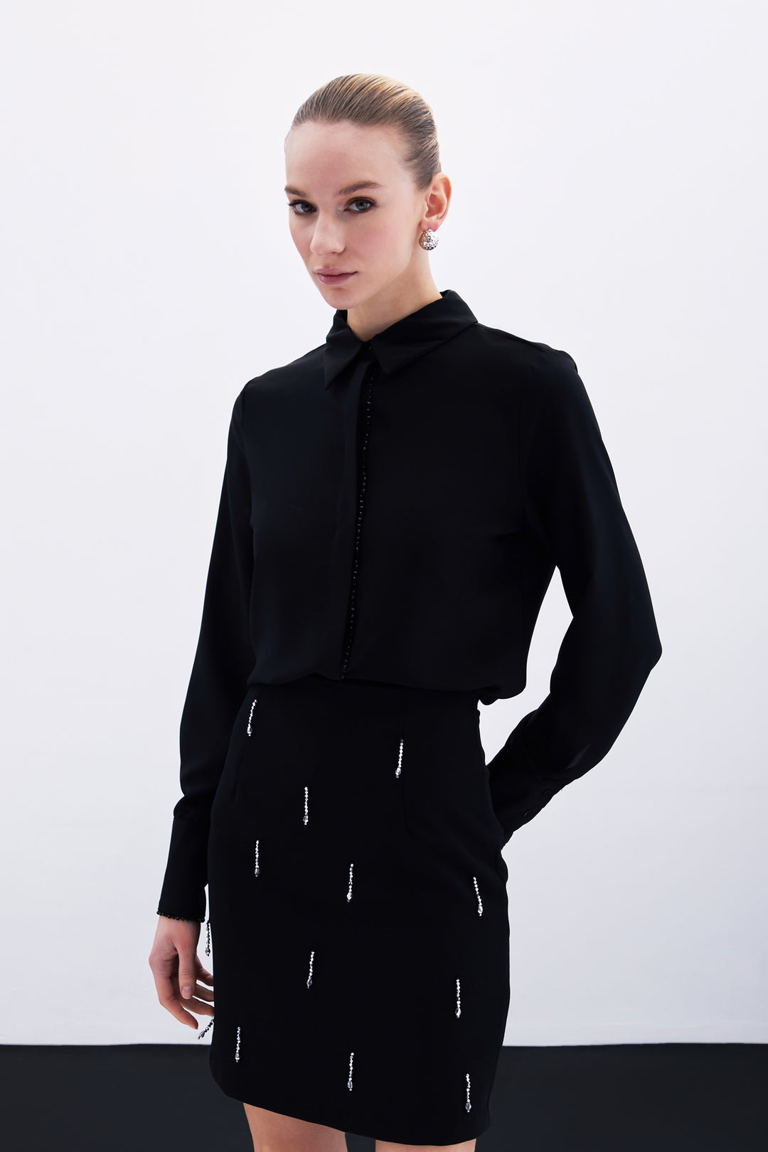 Sateen Chemise à Accessoires en Perles - Noir