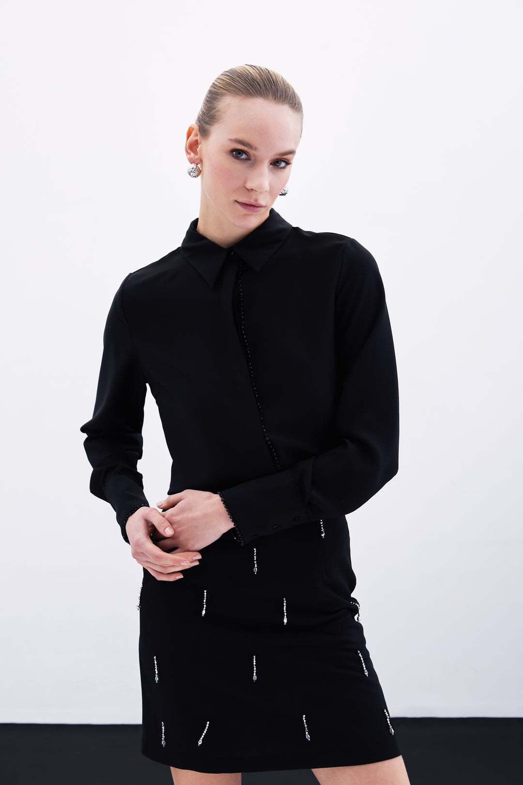 Sateen Chemise à Accessoires en Perles - Noir