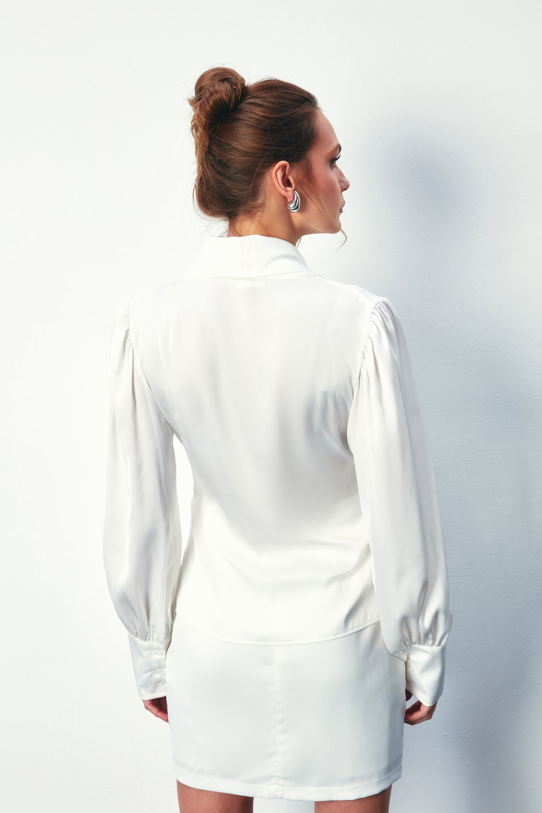 Sateen Blouse Croisée avec Broche - Écru