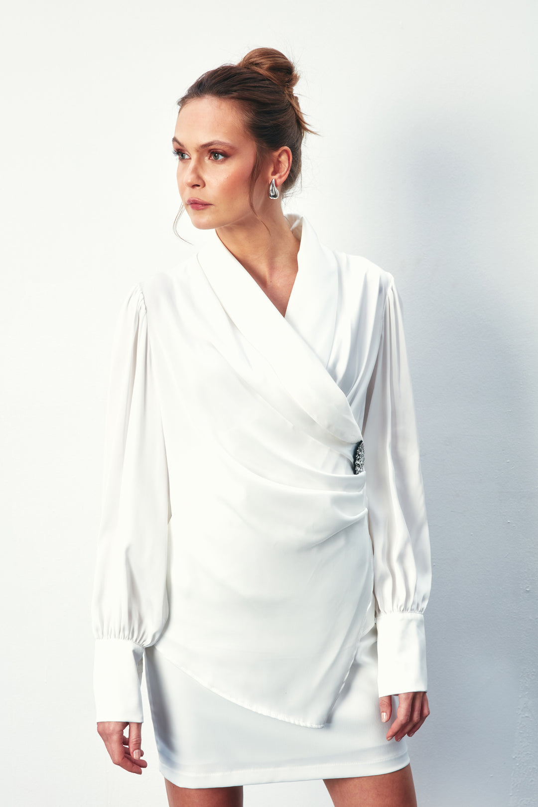 Sateen Blouse Croisée avec Broche - Écru